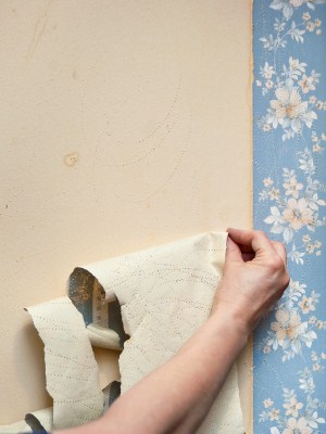 Wallpaper removal in Modesto, California by New Look Painting.